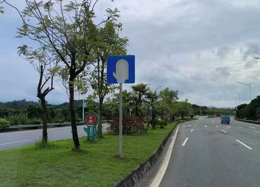 图3：东二环路段更新标志标牌贴纸前.jpg