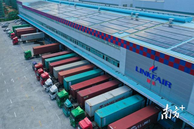 新兴是全国最大的县级高端不锈钢制品生产和出口基地、中国不锈钢餐厨具之乡。谭笑 摄