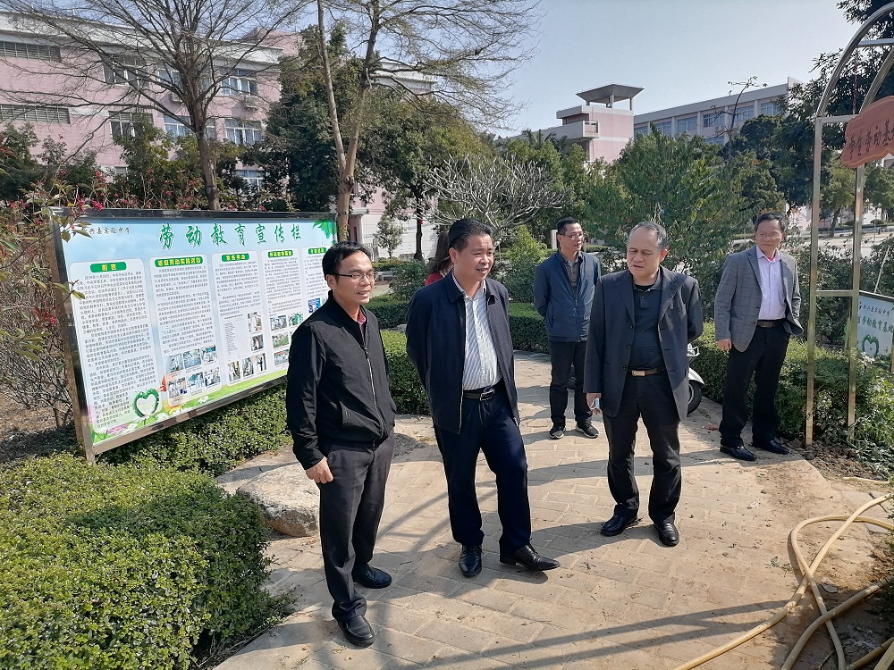 2021年2月19日，梁福慧副县长到实中调研。1.jpg