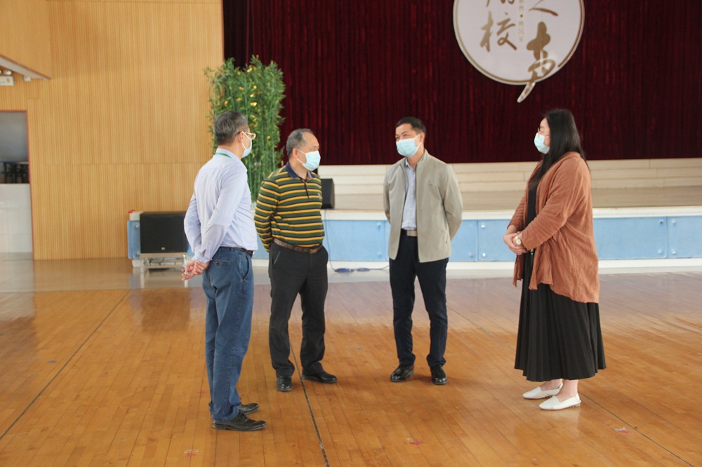2021年2月22日，冯肇刚率队到县翔顺实验学校督导开学工作。 (2).jpg