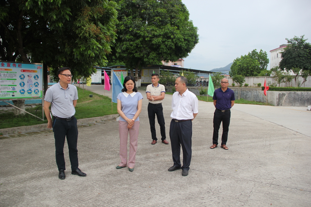 副县长梁志莲深入天堂镇有关学校调研指导近期工作